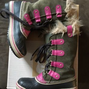 Little girl Sorel Tofino boots size 1